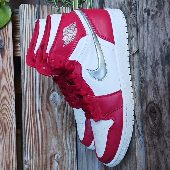 Jordan Other - Jordan 1 retro silver medal